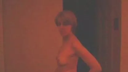 صورت است, , انجمن سوپر گروه سکسی تصویری از یک دانش آموز نشسته